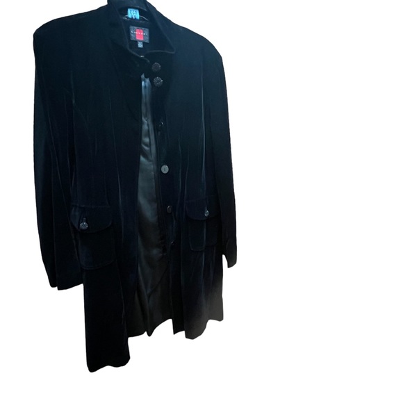 GALLERY- BLACK VELVET LIGHTWEIGHT COAT - Picture 2 of 3
